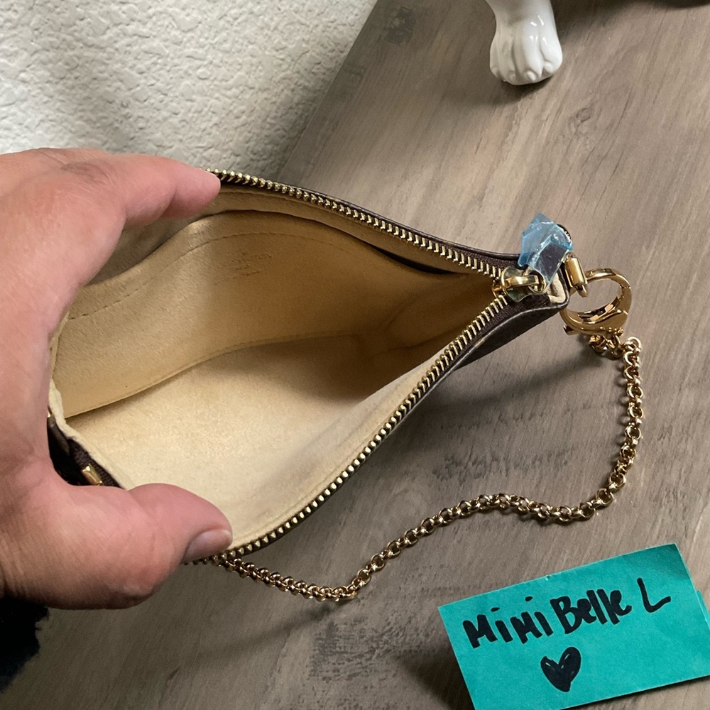 Louis Vuitton Milla MM - Picture 11 of 12